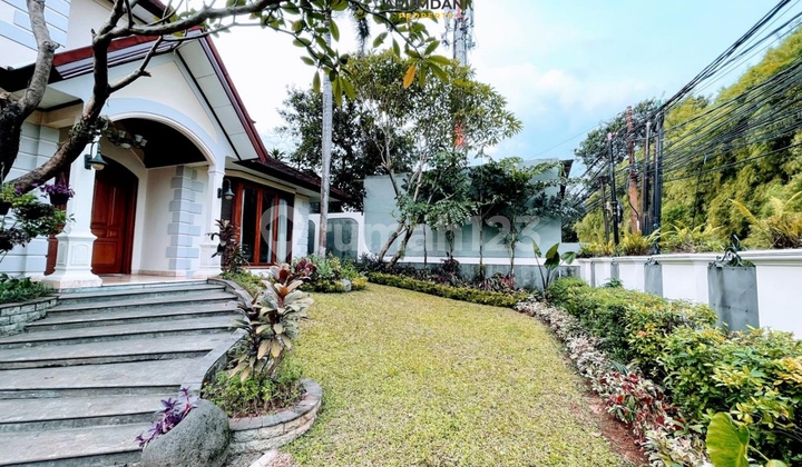 For Rent: Beautiful Modern Serene House, Suitable for Office and Residence, Near International School, Culinary Spots, and Office Areas, Close to Tb Simatupang and Ampera Raya Toll Roads, and Kemang Raya, Located in Kemang Ampera, South Jakarta.