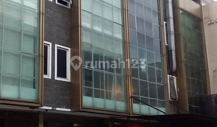 Nice Ready-to-Live Shop House in Cipondoh Tangerang, Strategic Location Not Flooded