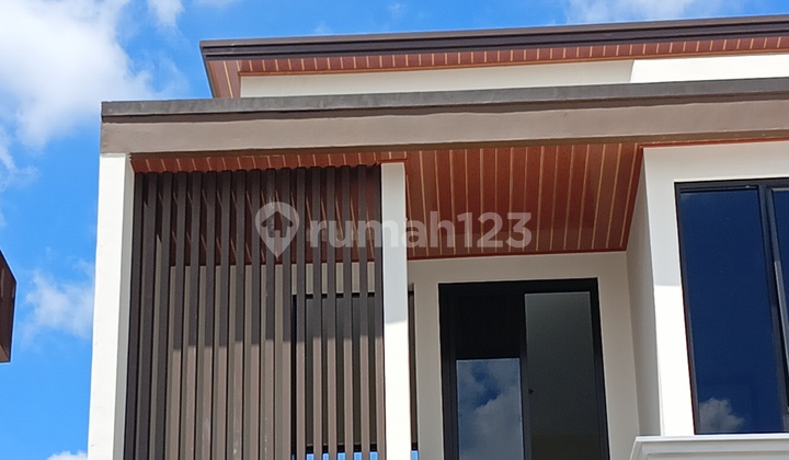 2 Menit Dari Pusat Kota, Rumah Semi Villa Modern 2