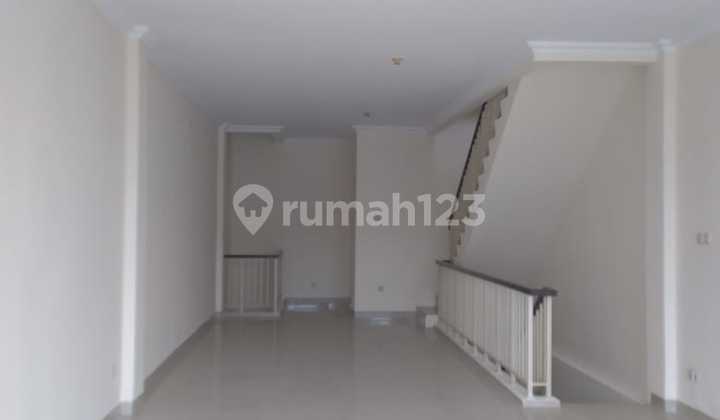 For Rent Cheap Shop House Suitable for Restaurant in Busy Area of Green Lake City