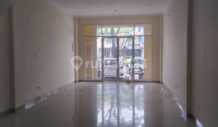 For Rent: Inner-Facing Shop House Suitable for Office in Green Lake City