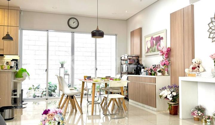 Dijual Rumah Hoek Mewah Full Furnished 2