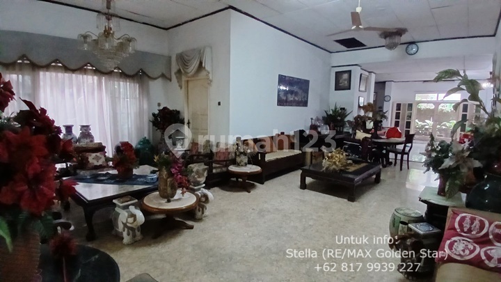QUICK SALE Old House Prime Location, on Laksana St., Kebayoran Baru, South Jakarta