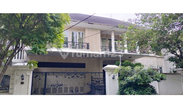 Rumah 2 Lantai Ada Kolam Renang di Komplek Patal Senayan, Jakarta Selatan