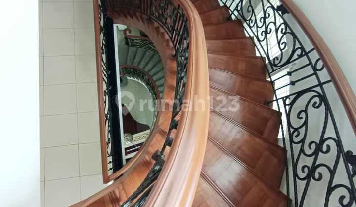 Rumah Mewah Furnished di Kemanggisan, Jakarta Barat 2