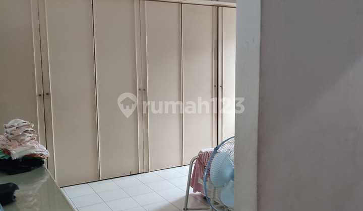 Rumah 4 BR 2 Lantai di Taman Royal Tangerang 2