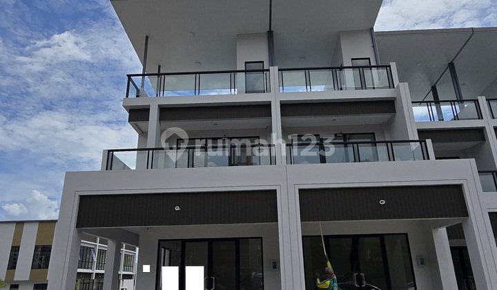 Sorrento Grande East 3-Story Shophouse with Hook in Gading Serpong, Tangerang Sorrento Grande East 3-Story Shophouse with Hook in Gading Serpong, Tangerang