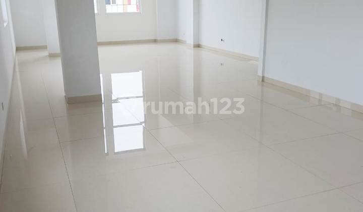 For Rent Renovated Shop House Hook Position on Golden Boulevard BSD, South Tangerang For Rent Renovated Shop House Hook Position on Golden Boulevard BSD, South Tangerang