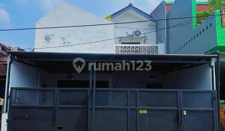 Di Jual Rumah Estetik di Tridaya Estate dengan Taman.di.roftop