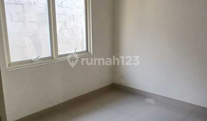 Rumah 2 Lantai Siap Huni Dijual Cepat  2