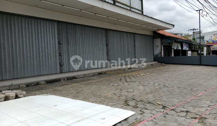 For rent, former shop building/A**A ********. located along the main road. 1