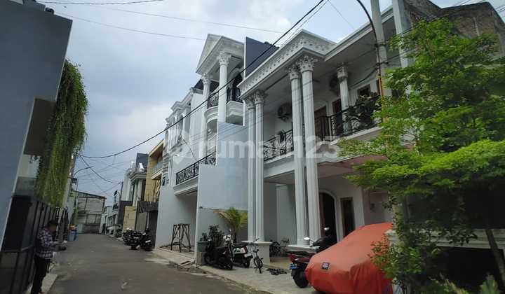 Di Jual Cepat Rumah Hunian 2 Lantai Lokasi Strategis Di Jakarta Di Jual Cepat Rumah Hunian 2 Lantai Lokasi Strategis Di Jakarta