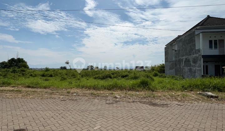 Cheap Land in Malang City Residential Environment