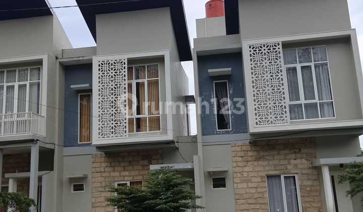 Villa Ekslusif Kota Batu Lokasi di Depan Jatim Park Villa Ekslusif Kota Batu Lokasi di Depan Jatim Park