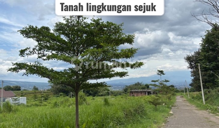 Land plot with a cool environment near tourist attractions.