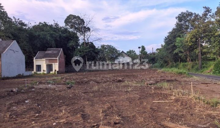 Ready-to-occupy building just 5 minutes from Ken Arok Sports Hall. Ready-to-occupy building just 5 minutes from Ken Arok Sports Hall.