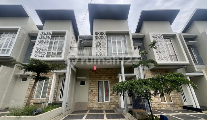 Villa Dekat Bns View Pegunungan dan City Light Kota Batu SHM