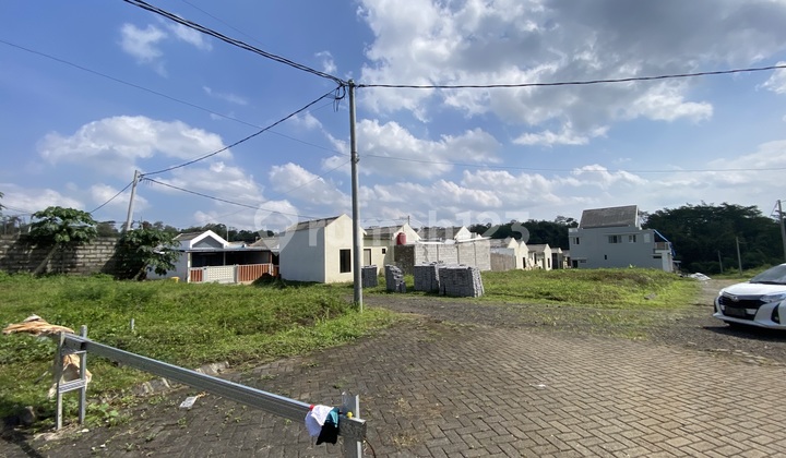 Rumah Bagus Dekat Bandara Unfurnished SHM Malang Kota, Malang 2