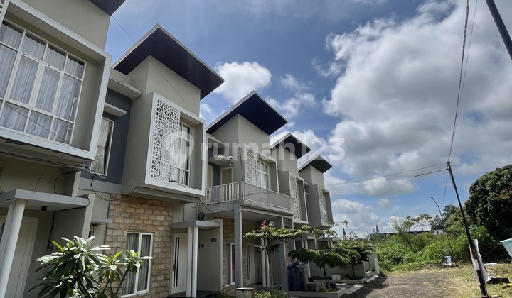 Villa, Comfortable and Exclusive, Fully Furnished, Freehold, Batu City