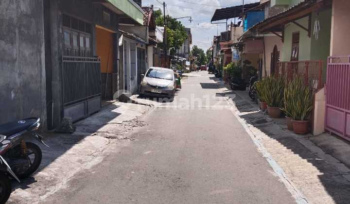 Dijual Rumah 3 Lantai di Nusukan Kota Solo 2