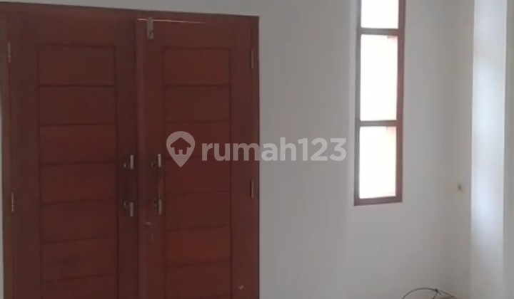 For Rent Strategic Shop House, Veteran Street Solo City