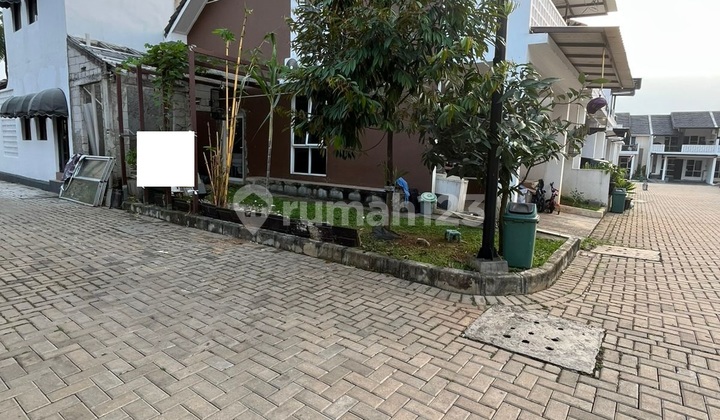Two-story house located at the corner in the Megah Aryana Cluster, Karawaci, Tangerang 2