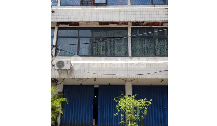 Affordable Connected 3-Story Shop House in Pegangsaan, Kelapa Gading, North Jakarta Affordable Connected 3-Story Shop House in Pegangsaan, Kelapa Gading, North Jakarta