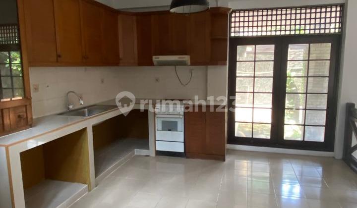 Rumah Parkiran Luas, Ada Halaman Belakang di Lebak Bulus, Jakarta Selatan 2