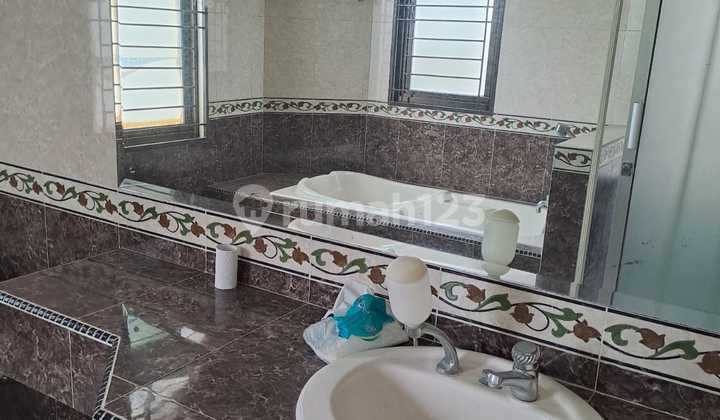 Dijual Cepat Rumah 2 Lantai Semi Furnished di Royal Serpong Village, Tangerang Selatan 2
