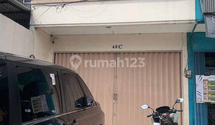 3-Story Shop House for Sale on Panjang Alteri Street, Strategic Location 2