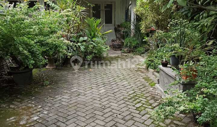 Rumah di kawasan elit (area Punggawan), tengah kota Solo 2