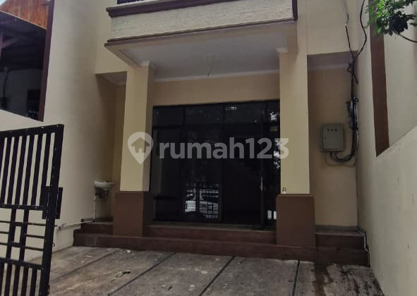 For Sale 2-Storey Shophouse in Depok 1