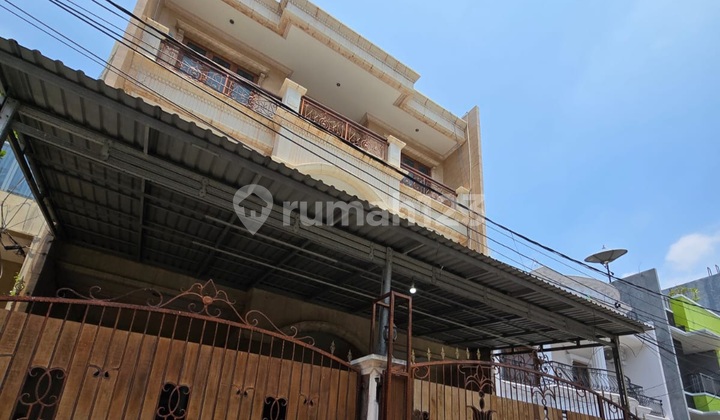 Beautiful House For Sale In Agung Permai