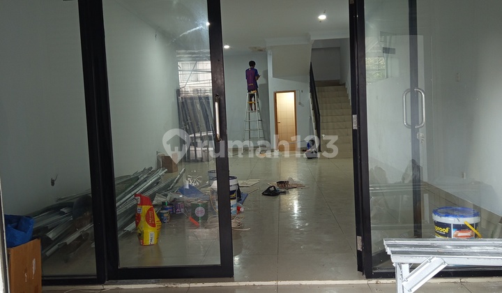 For Rent 3-Story Shop House in Cempaka Putih 2