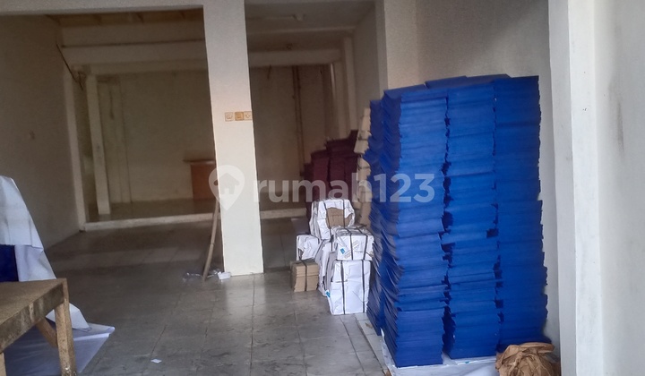 Disewakan Ruko 1 Lantai Daerah Senen,bebas Banjir,daerah Komersial,row 2 Mobil, Jln 2 Arah