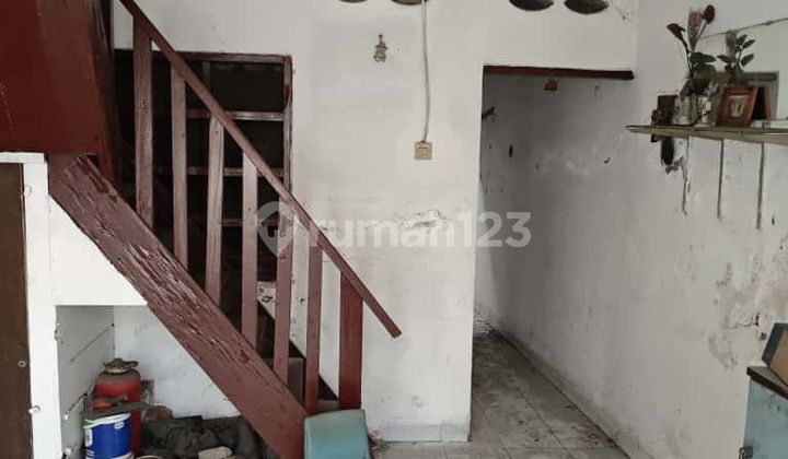 Cheap Old House For Sale, In City Center, On East Kali Baru Street, Central Jakarta. 2