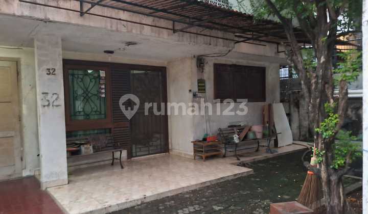 Cheap Old House for Sale on Jln Kali Baru Timur, Central Jakarta 2