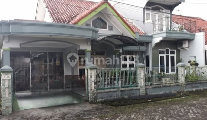 Rumah Besar Hook Terawat Siap Huni 2