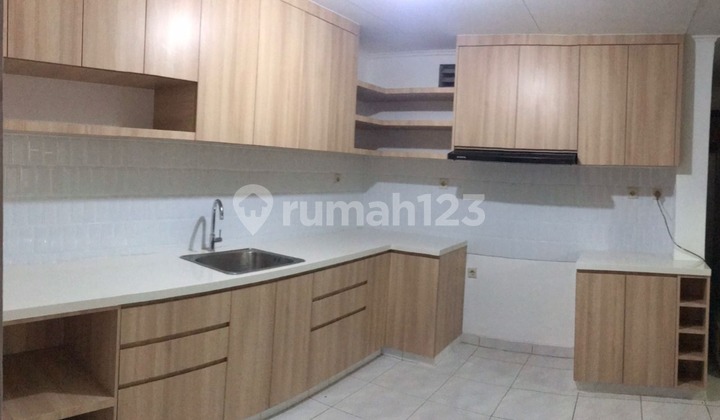 House Near Campus Suitable for Boarding