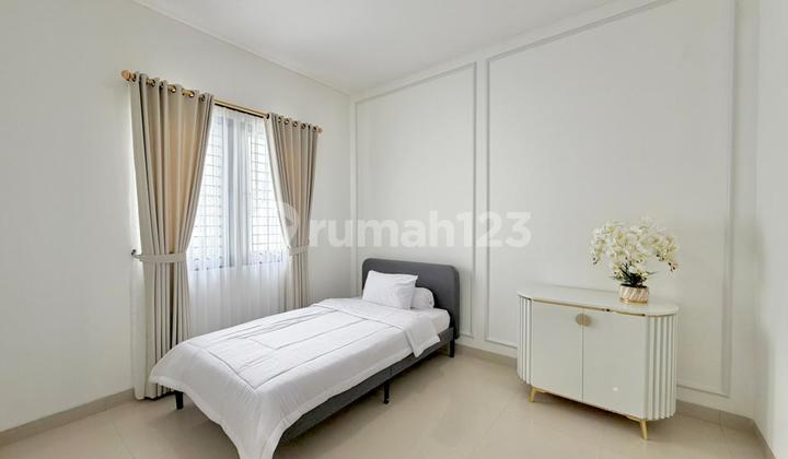 Dijual Rumah Full Furnished Siap Huni dengan Row Jalan Besar di Puspita Loka Bsd City 2