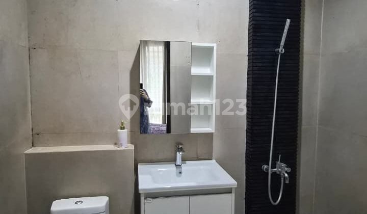 Dijual Rumah Cantik + Backyard, Posisi Hoek Semi Furnished Citra Gran Cibubur