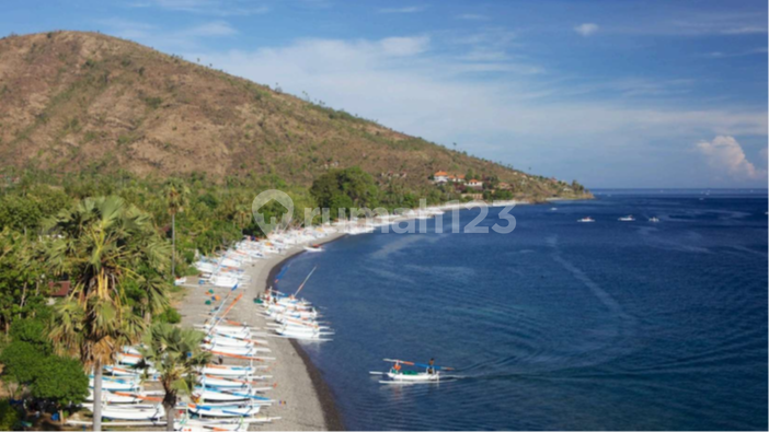 Beachfront land in Amed