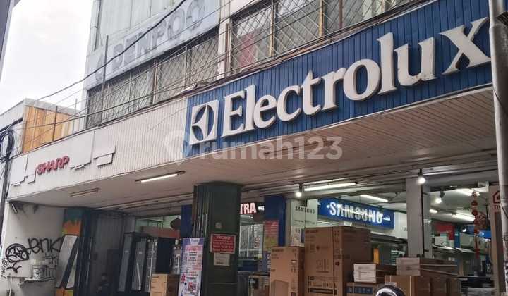 For Immediate Sale: 4-Story Row Shophouse in Strategic Kebayoran Baru Location