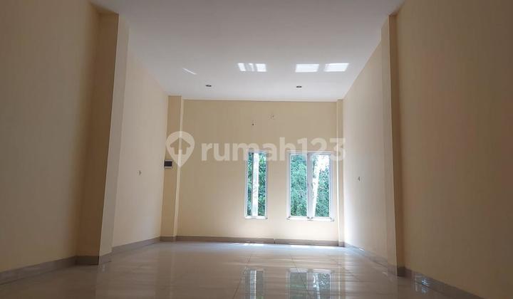 For Sale: 3-Storey Attached Shophouse in Tanjung Priok, Ready to Occupy, Unfurnished 2