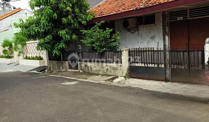 Hot Sale!!! For Sale Old House with SHM 2 Floors in Rawamangun Hot Sale!!! For Sale Old House with SHM 2 Floors in Rawamangun