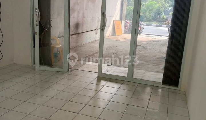 For Rent: 4.5-Story Shop House in Strategic Kemayoran, Ready to Occupy, Good Condition