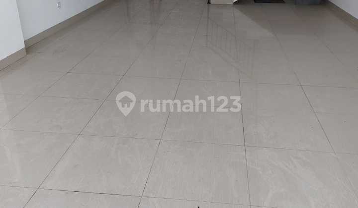 Quick Lease!!! 3-Story Shop House in Pulogebang Facing Strategic Main Road 2