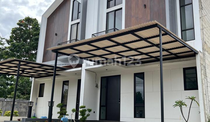 Rumah Siap Huni Lokasi Pinggir Jalan Raya Utama