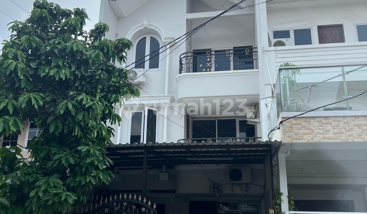 Rumah 3 Lantai Janur Asri Siap Huni Lokasi Strategis