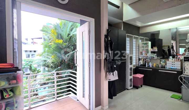 Rumah Cantik 3 Lantai Posisi Hook di Bintaro Sektor 9